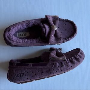 🥿 UGG Dakota Stargirl Port Slippers

Women’s Size 7 (EU 38)